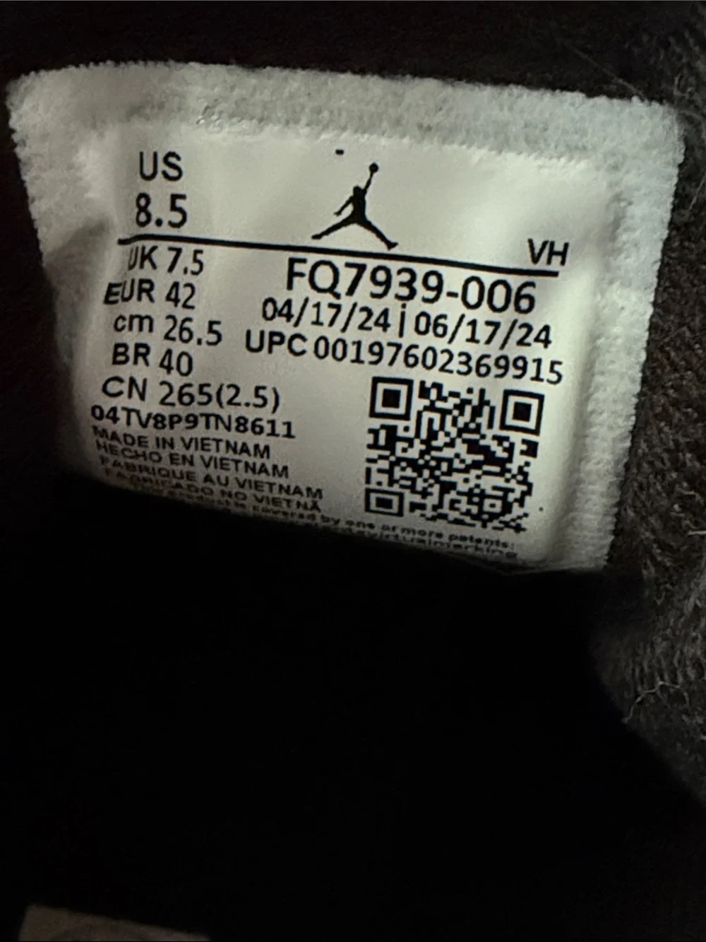 Men's Black and Cream Casual Sneakers Nike air